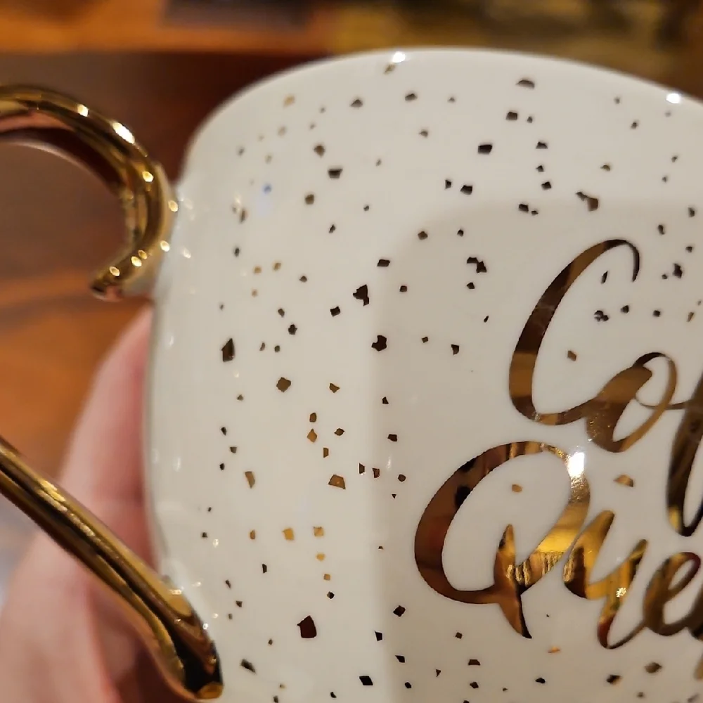 Nanette Lepore White and Gold Coffee/Tea Mug